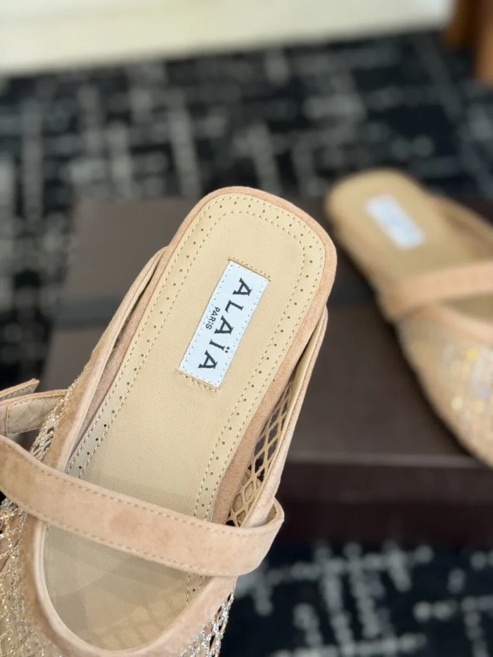 ALAÏA style Elegant Woven Flat Mules